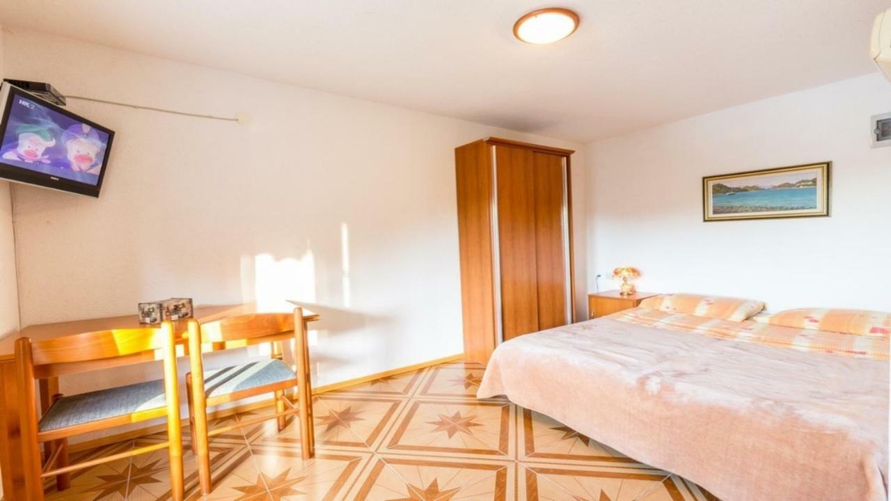 Apartamento Pansion Mali Raj *